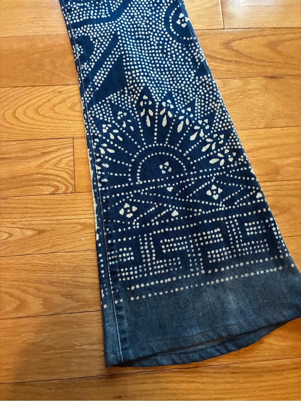 NWT Free People Navy & Cream Printed Flare Malaya Jeans 28 - Picture 2 of 7